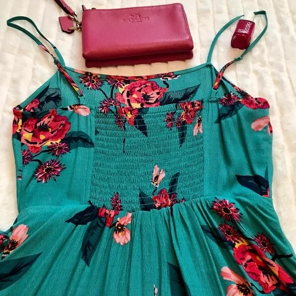 XS FLORAL RUFFLE WRAP DRESS BY EXPRESS - Picture 9 of 11